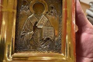 Скандал со старинной иконой разгорелся в декабре 2020 года