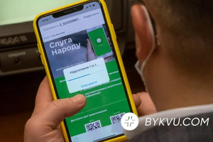 Использование приложения депутатами от "Слуги народа" зафиксировал один из корреспондентов в Верховной Раде