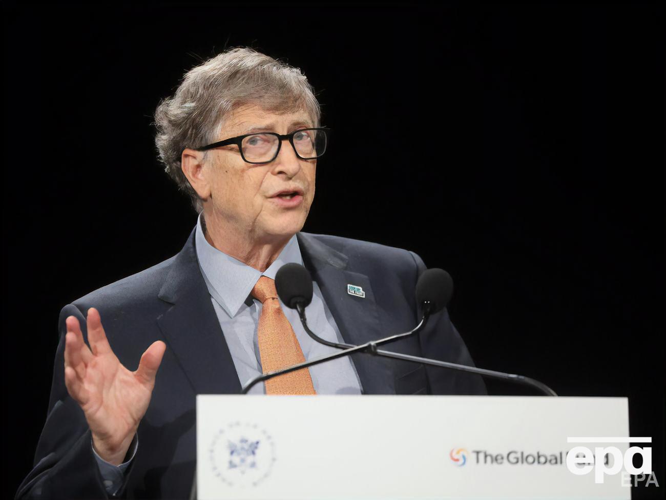 Гейтс стал героем теории заговора, согласно которой он через вакцинацию хочет установить контроль над людьми