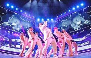 Группа MONATIK со своим лидером Дмитрием Монатиком