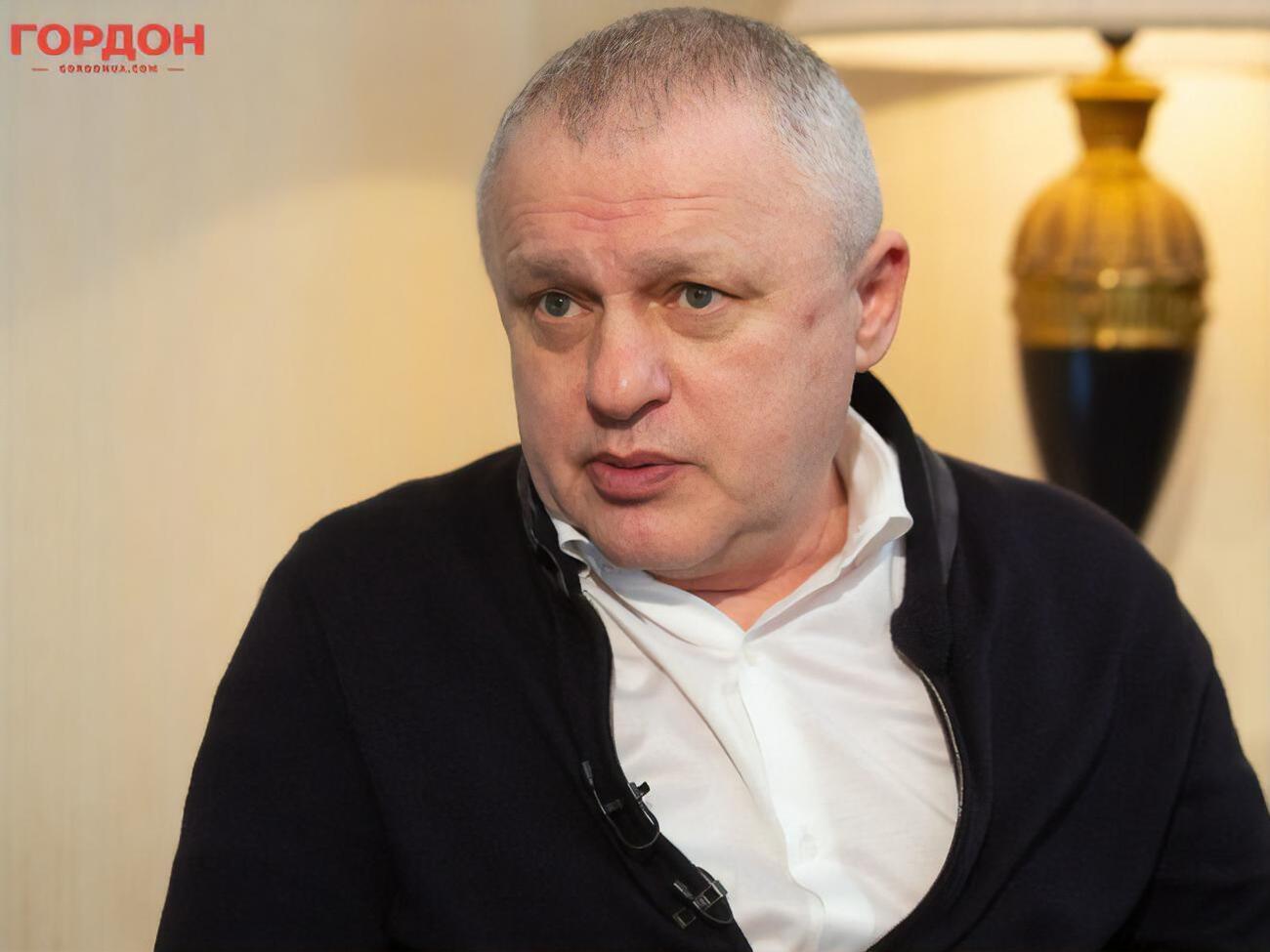 Суркис: Представьте, играем с греками. Мороз – градусов 15. Счет 0:0. Он ходит-ходит по раздевалке... Потом поворачивается: "А ну рейтузики сняли все быстренько!"