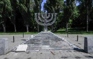 Синагогу построят за памятником "Менора"