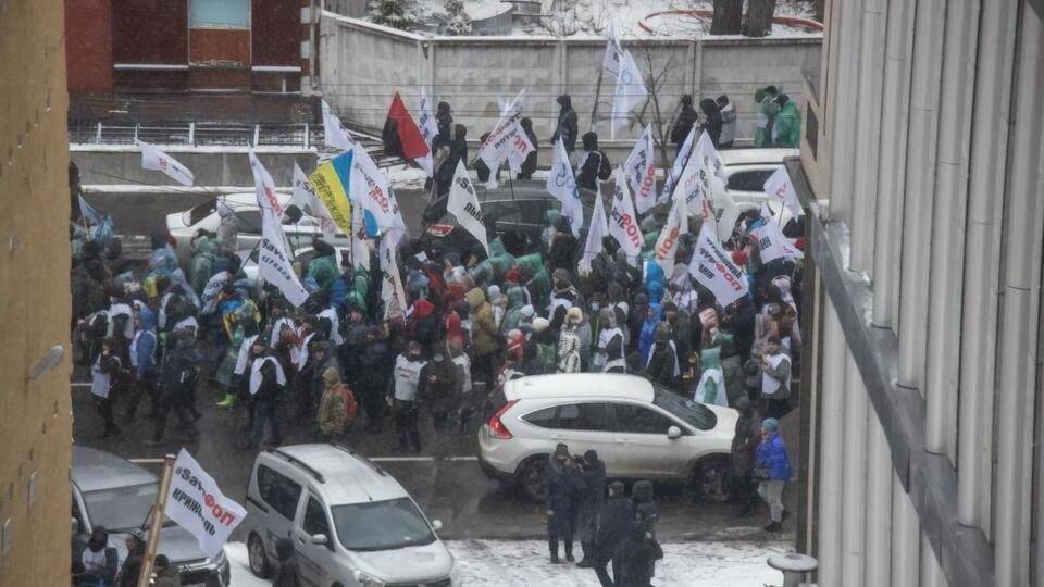 У Києві знову протестували підприємці, цього разу ходили до посольства США. Фоторепортаж