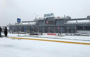 Cейчас в столичном аэропорту только одна взлетно-посадочная полоса и три терминала