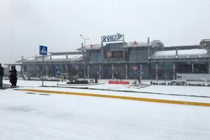 Cейчас в столичном аэропорту только одна взлетно-посадочная полоса и три терминала