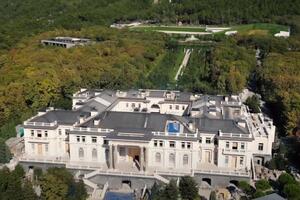 За даними однієї з будівельних фірм, площа всіх будівель палацу Путіна сягає 40 тис. м²