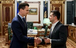 Зеленский (справа) подписал указ о назначении Скичко 29 января