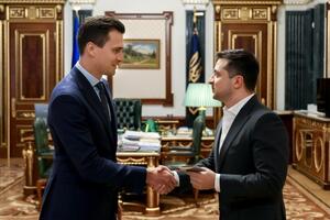 Зеленский (справа) подписал указ о назначении Скичко 29 января