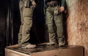 Фабрика располагалась на двух этажах, а в производственный цех можно было добраться только на скрытом лифте