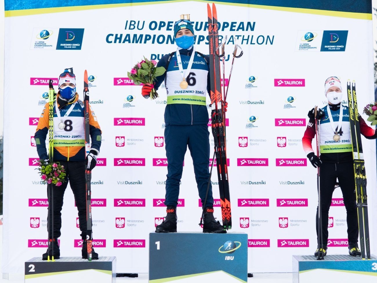 Для Прими (по центру) це друга перемога у кар'єрі в офіційних міжнародних стартах