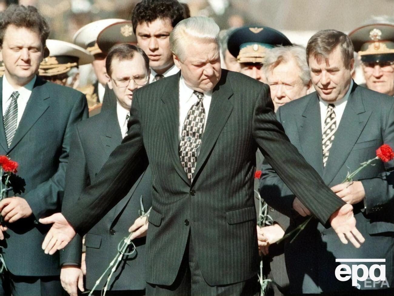 Кисельов вважає, що з Єльцина (на фото в центрі) опоненти "кували могильника"