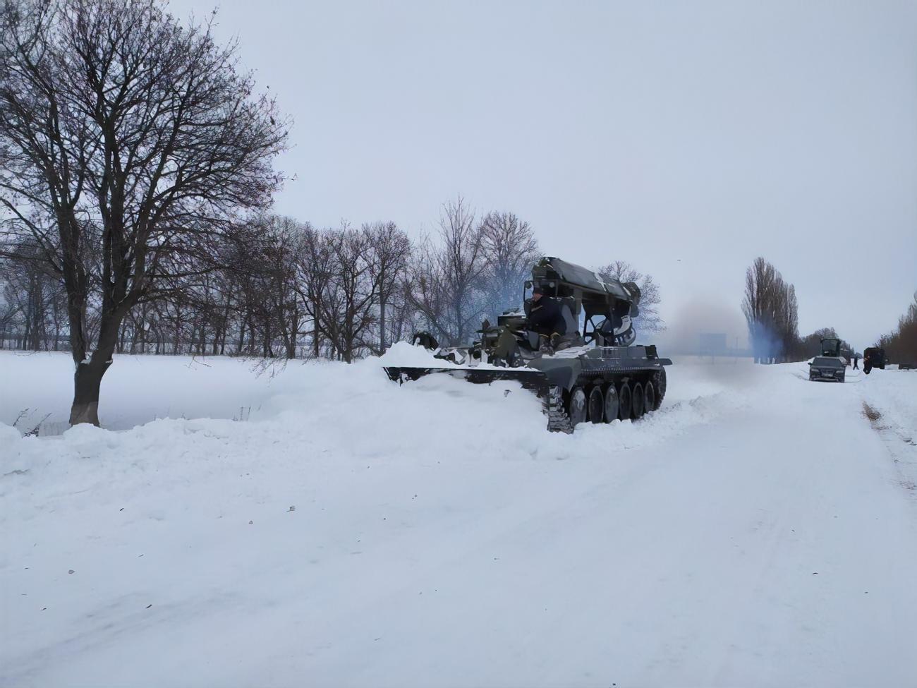 С начала непогоды подразделения ГСЧС провели буксировку более 1200 единиц транспортных средств