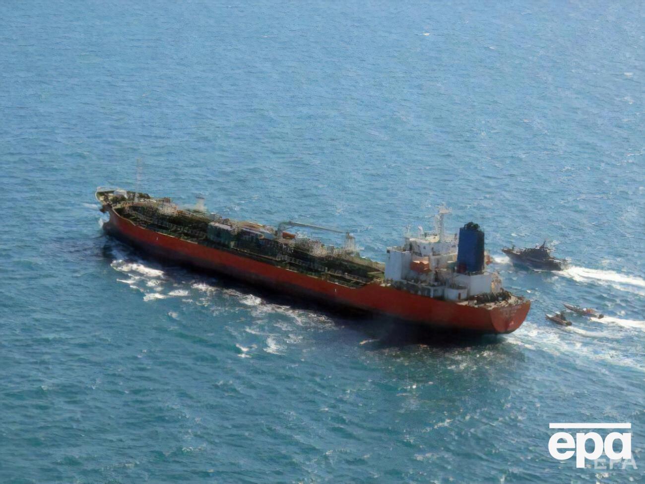 Нефтяной танкер пришвартовался в южном портовом городе Ирана Бендер-Аббас