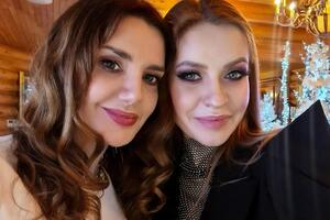 Оксана Марченко та її невістка Катерина фотографуються разом