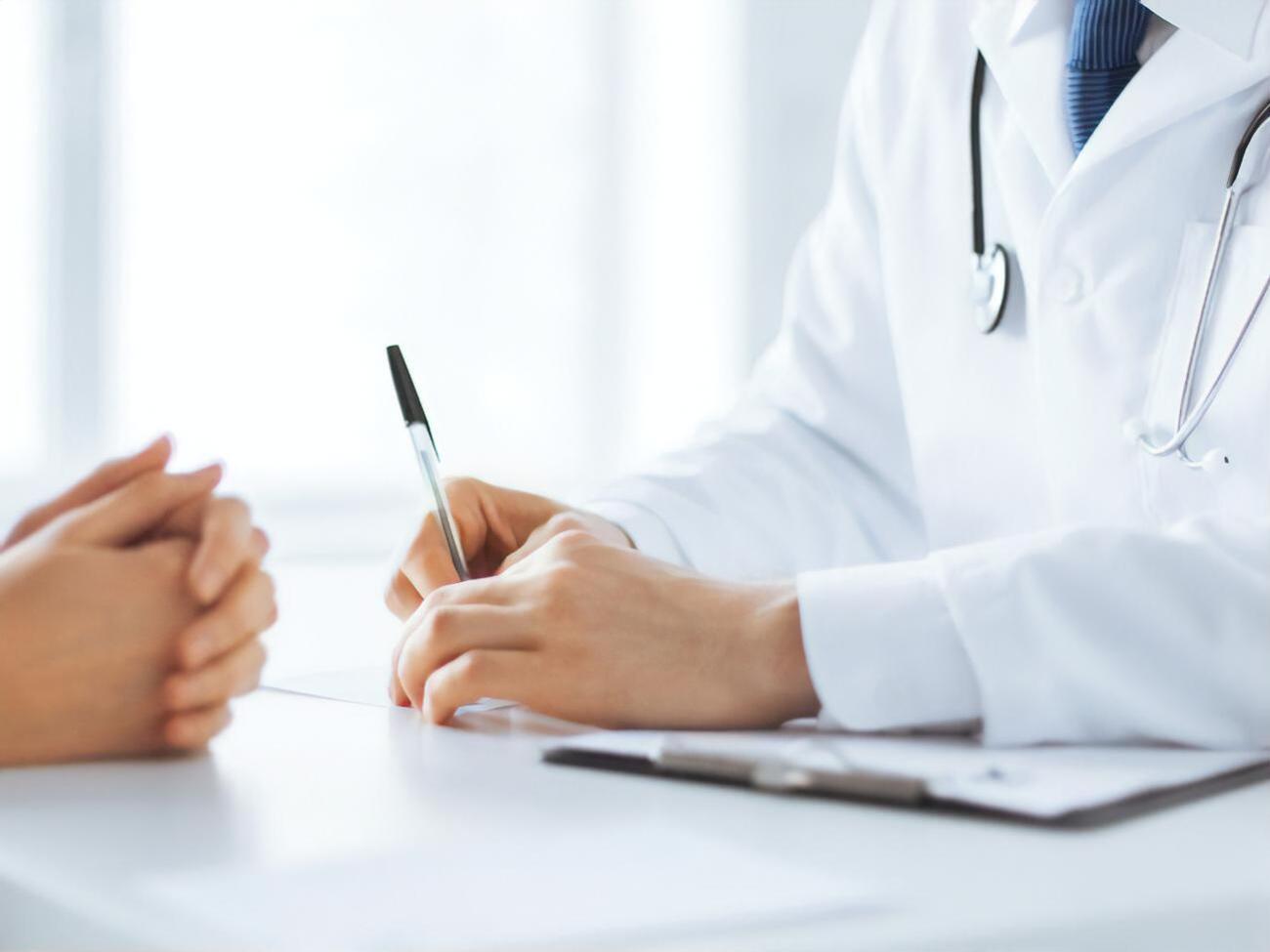 Атик списал долги 200 пациентам своей клиники