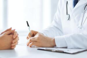 Атик списал долги 200 пациентам своей клиники