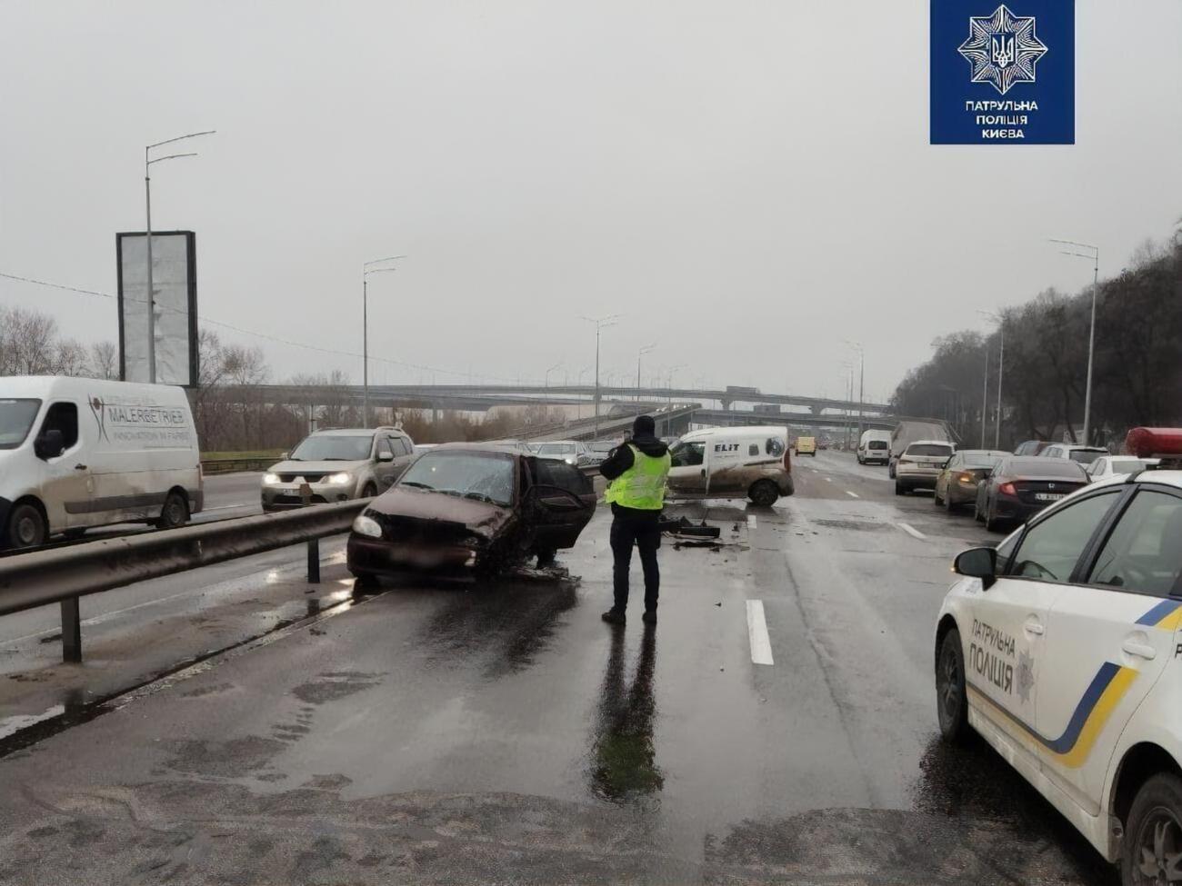 ДТП могло произойти из-за выезда автомобиля на встречную полосу движения