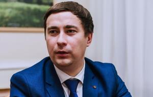 Лещенко наголосив, що інвестори не поспішають в Україну, оскільки не бачать стабільного законодавства в питанні ринку землі