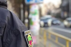 При задержании у нарушителя обнаружили пистолет, нож и похищенные из супермаркета товары