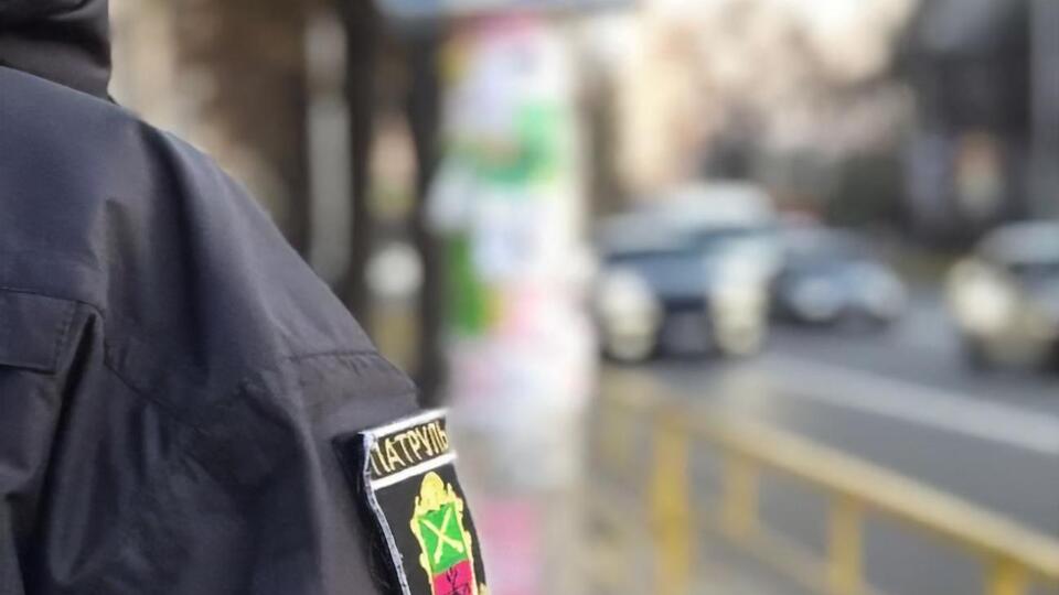 При задержании у нарушителя обнаружили пистолет, нож и похищенные из супермаркета товары