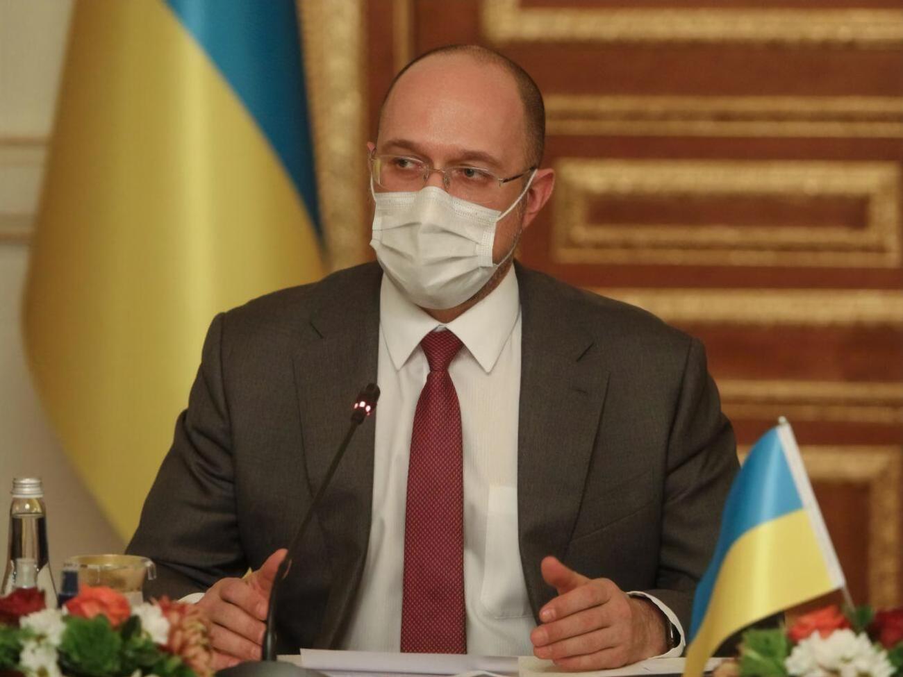 Шмыгаль: Первую партию вакцин получат врачи