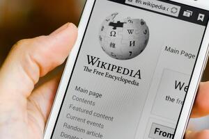 Раздел "Википедии" на украинском языке насчитывает более 160 тыс. статей