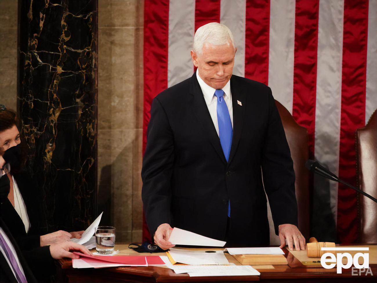Пенс председательствует на общем заседании обеих палат Конгресса США, который должен&nbsp;утвердить голоса коллегии выборщиков