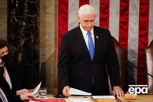 Пенс председательствует на общем заседании обеих палат Конгресса США, который должен утвердить голоса коллегии выборщиков