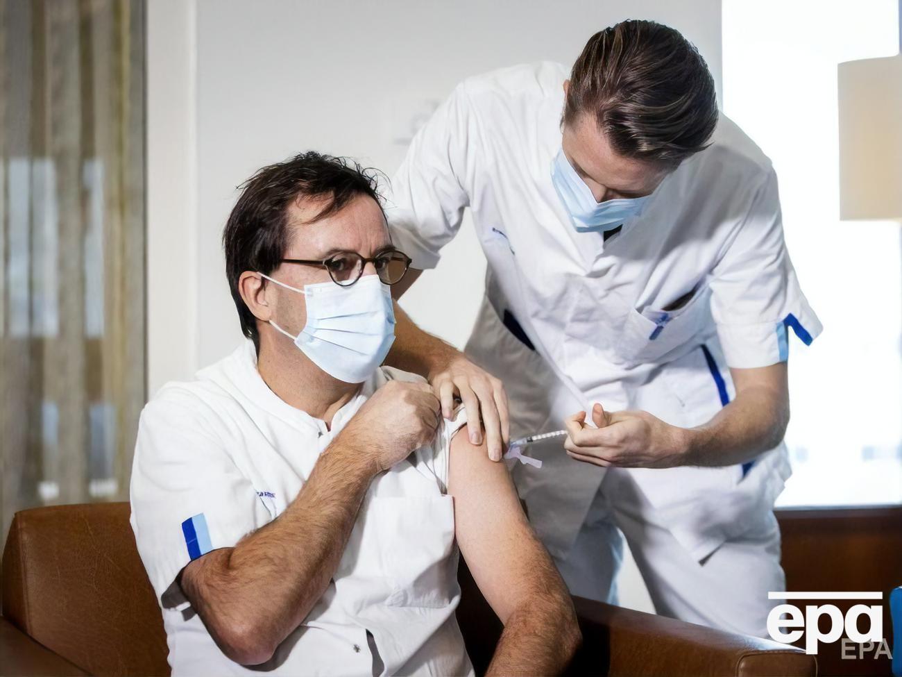 Вакцинацію проводять ще не в усіх країнах