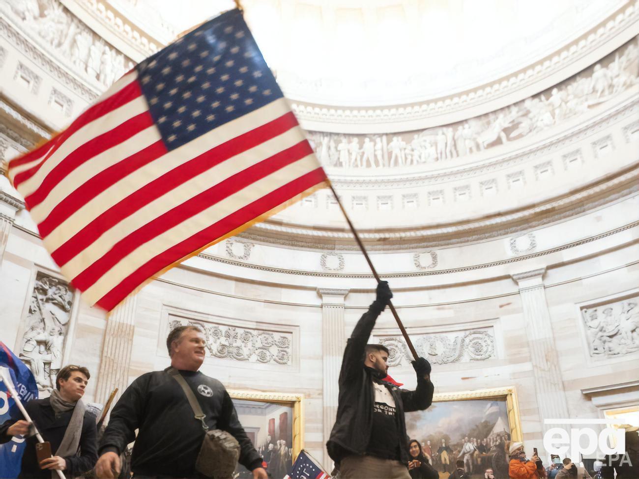Засідання обох палат Конгресу було перервано