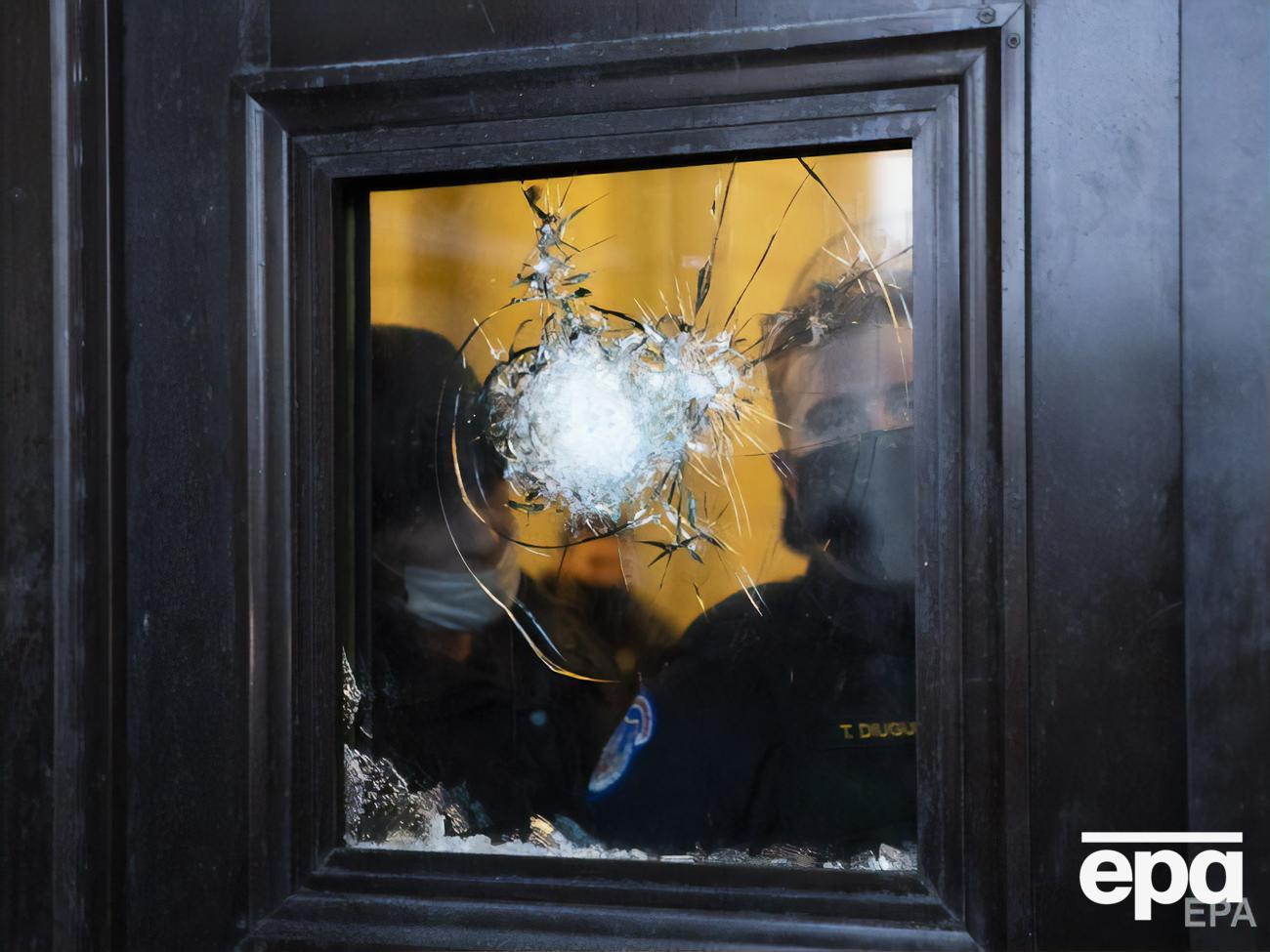 Розбите скло в будівлі Конгресу США