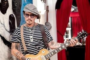 Деппа не было дома, когда туда проникла грабительница