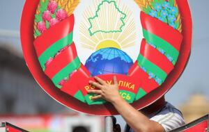 Изменения герба власти Беларуси обосновывали желанием сделать его миролюбивее