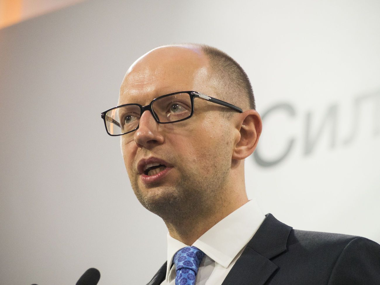 Яценюк: Прямі вороги демократії на чолі з Кремлем поширюють світом загрози невігластва, популізму, брехні та політичного хаосу