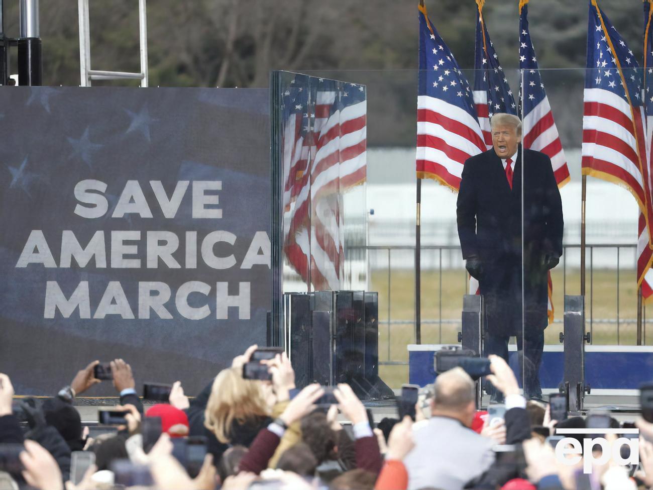6 января Трамп (на фото) призвал своих сторонников идти к зданию Конгресса, где должны были объявить победителем выборов Байдена