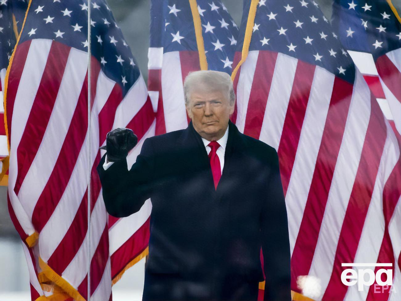 По данным СМИ, Трамп спрашивал своих советников, каковы будут юридические и политические последствия, если он помилует сам себя