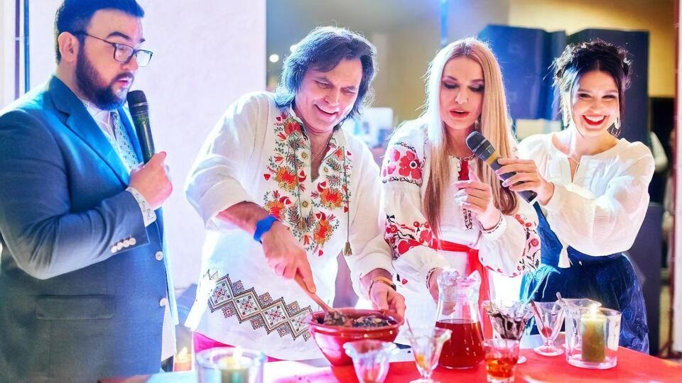 Руслан Сеничкин, Виталий Борисюк, Ольга Сумская и Людмила Барбир обсудили секрет приготовления рождественской кутьи
