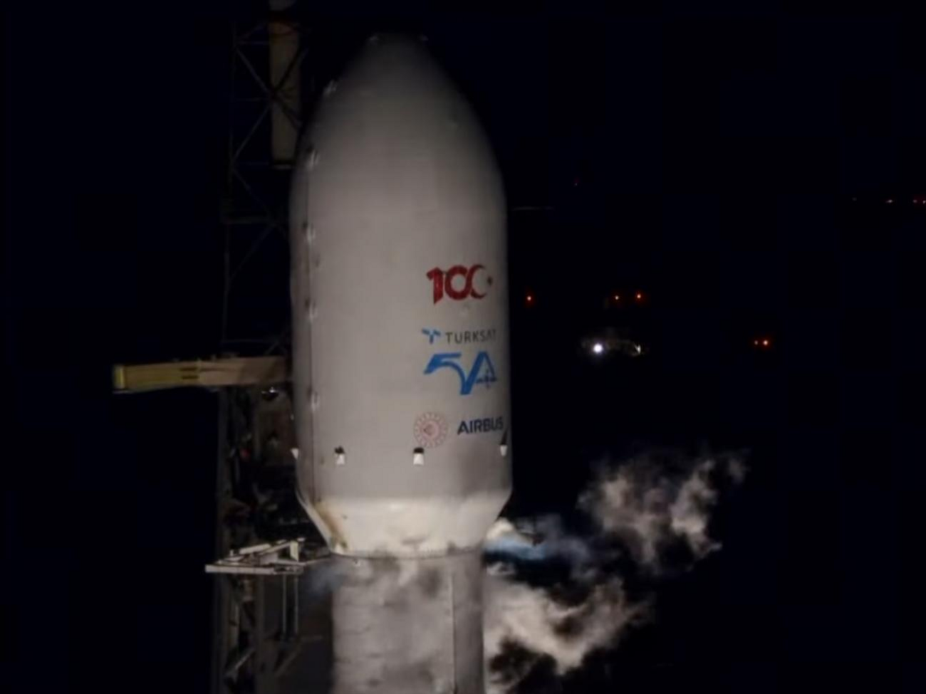 Первая ступень ракеты Falcon 9 совершила успешную управляемую посадку на морскую платформу в Атлантике