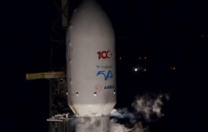 Первая ступень ракеты Falcon 9 совершила успешную управляемую посадку на морскую платформу в Атлантике