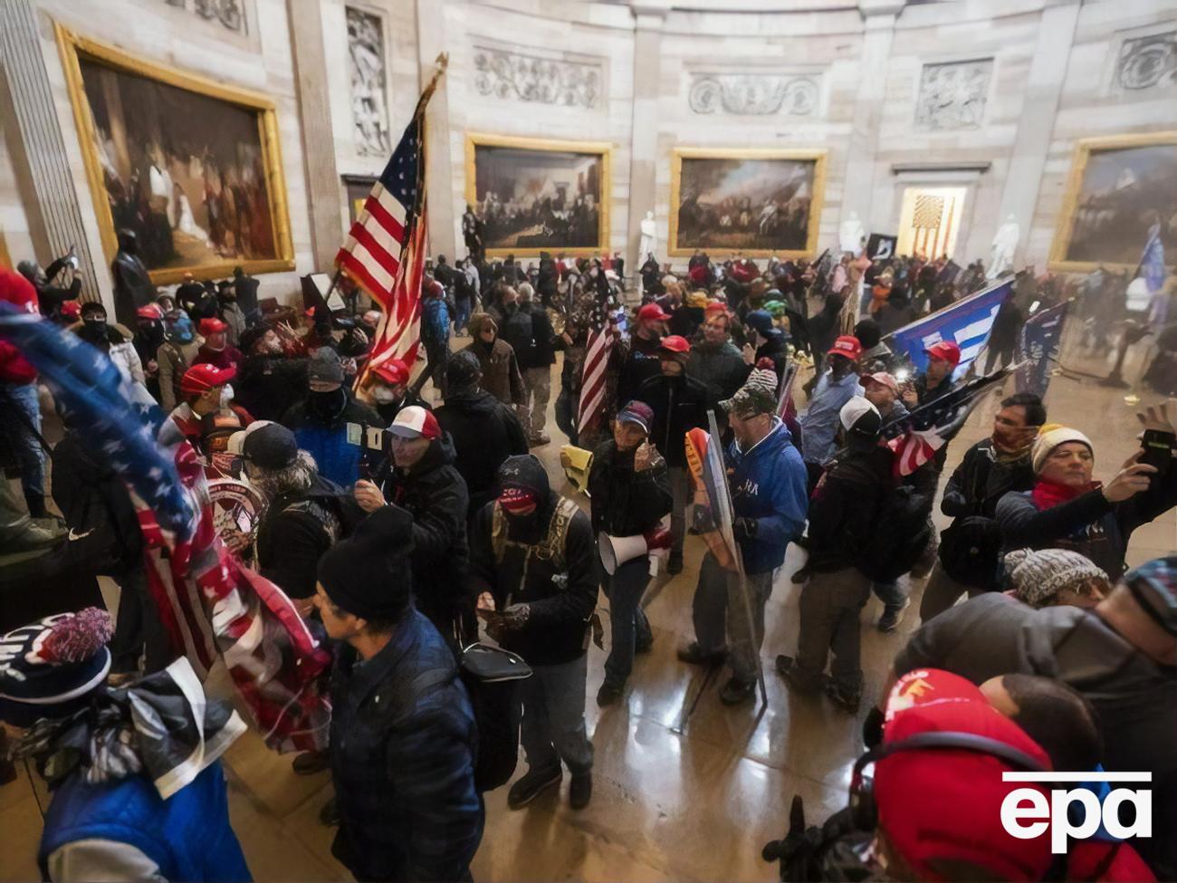 Задержанных обвиняют в незаконном проникновении в государственное здание