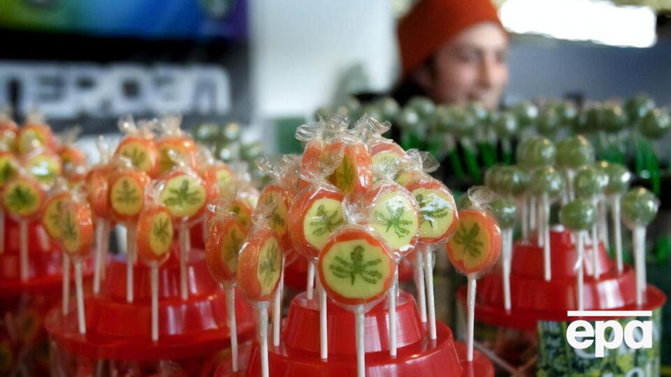 Идею запрета продажи каннабиса иностранцам обсудит муниципальный совет Амстердама