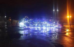 Елка упала вечером 7 января