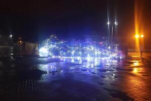 Елка упала вечером 7 января