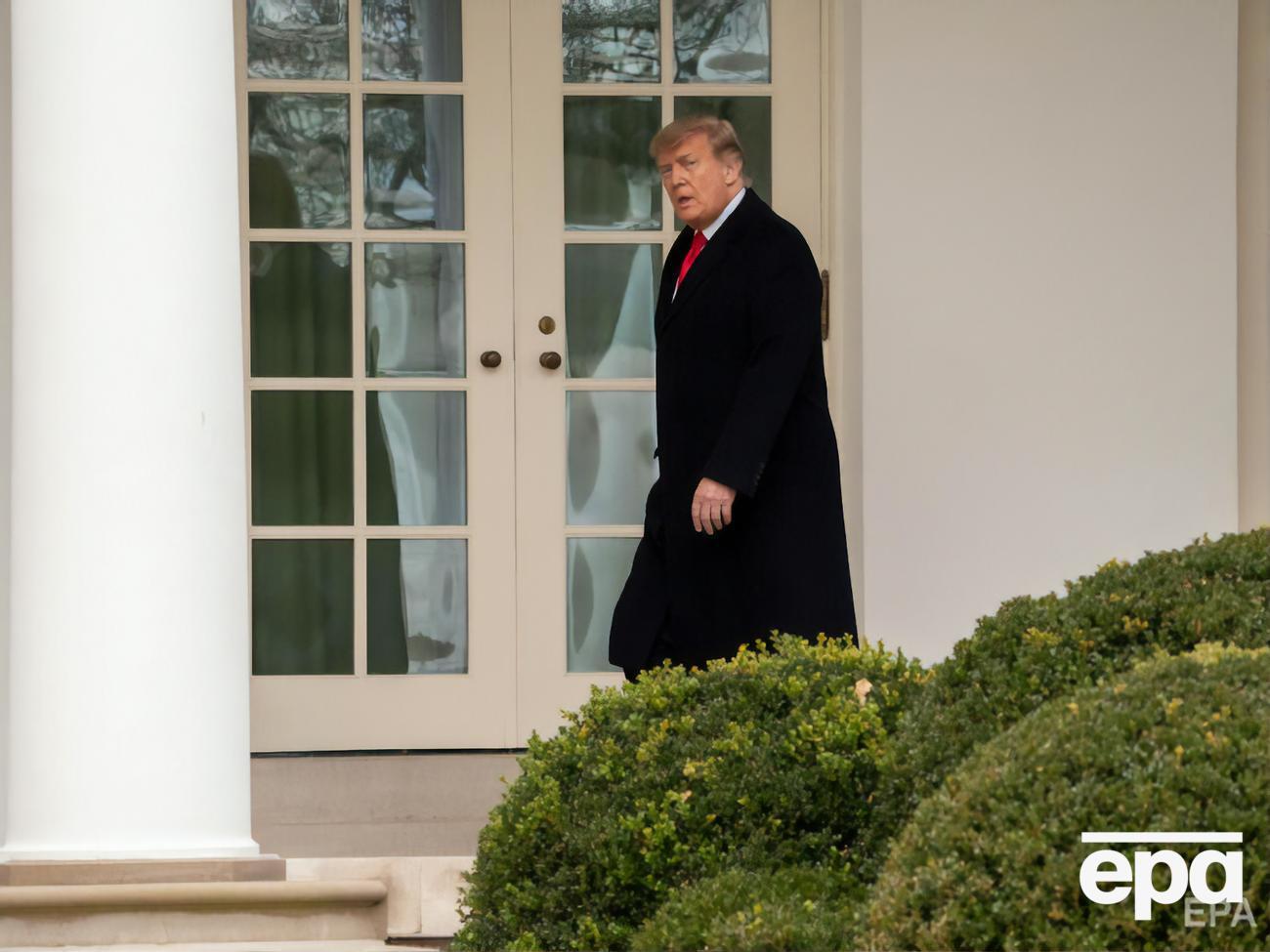 Згідно з опитуваннями, більше ніж половина американців хоче негайного відсторонення Трампа з посади