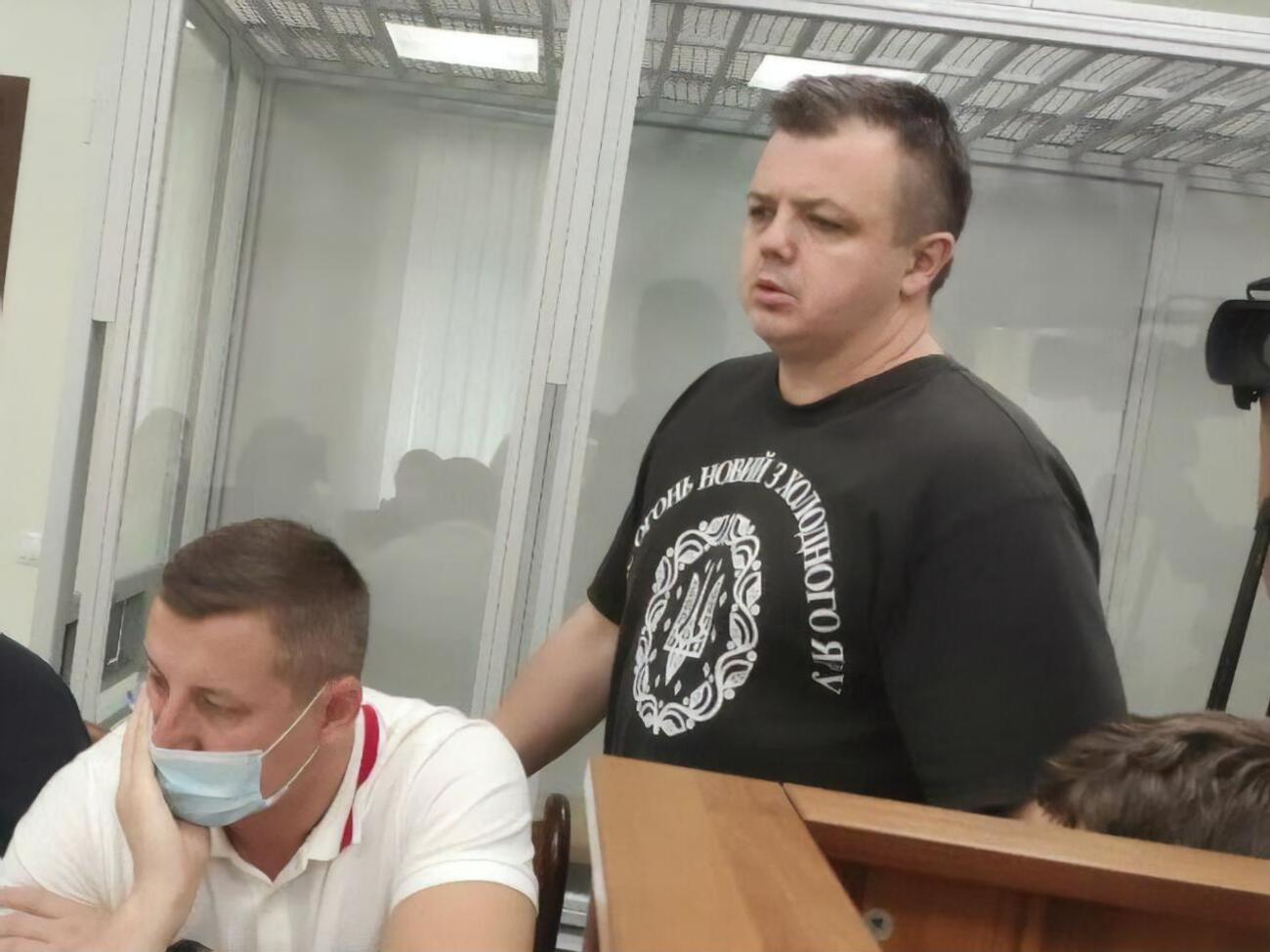 Семенченко в тяжелом состоянии, есть проблемы с давлением, с восстановлением стабильного сердечного ритма, сообщает его жена