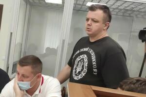 Семенченко в тяжелом состоянии, есть проблемы с давлением, с восстановлением стабильного сердечного ритма, сообщает его жена