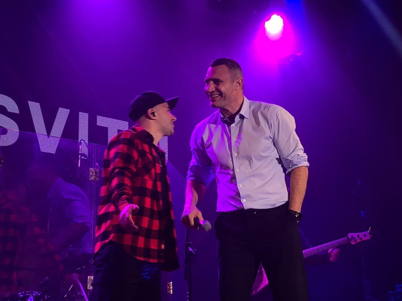 Кличко вышел на сцену к Маруничу