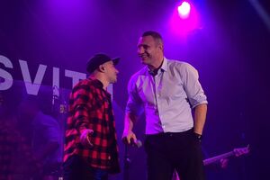 Кличко вышел на сцену к Маруничу