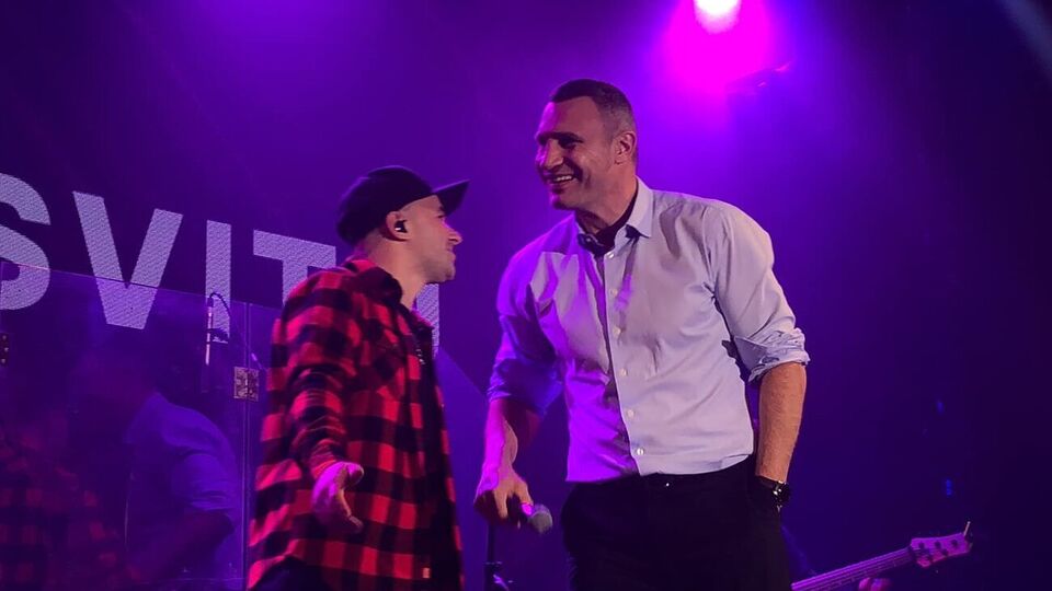 Кличко вышел на сцену к Маруничу