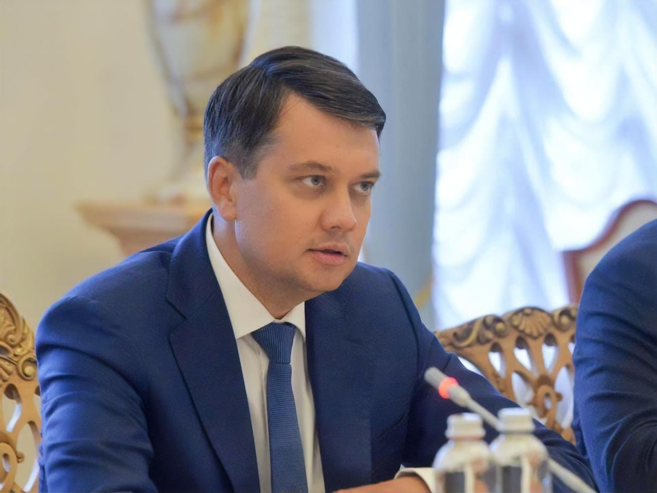 30 вересня в Раді ініціювали збір підписів за відставку Разумкова